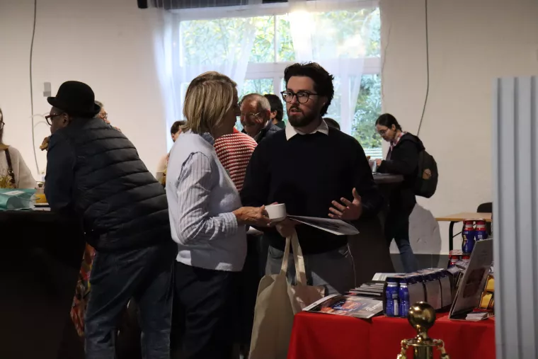 Public en interaction avec le sponsor
