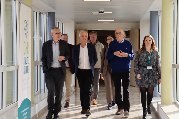 Ministres et collaborateurs du CHR Haute Senne